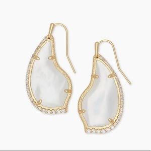 Kendra Scott tulip drop earrings